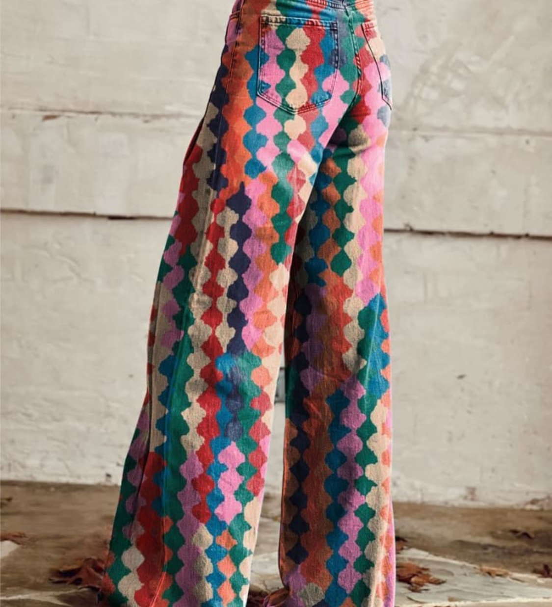 Women's wide-leg patterned pants, high-rise with colorful geometric print and belt loops