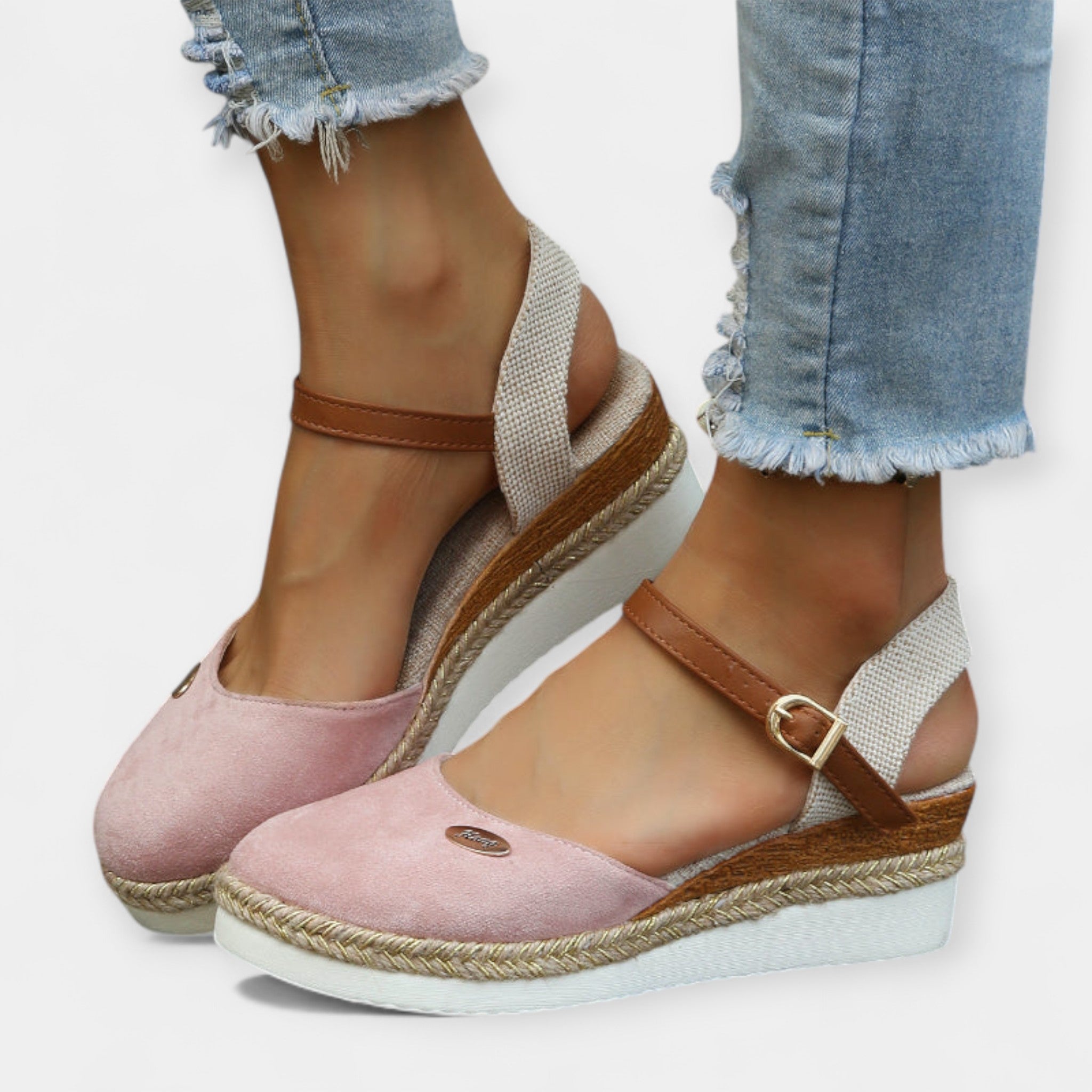 Orthopedic espadrilles with ankle strap and buckle, pink suede and jute-woven sole.