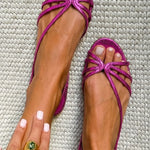 Metallic magenta strappy flat sandals with bow-style toe ornament