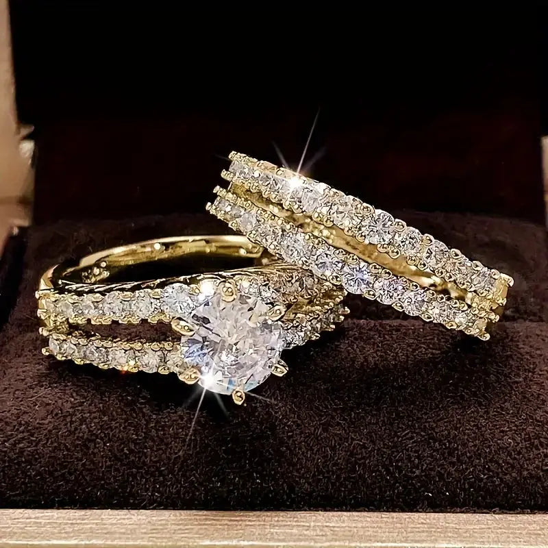 Brilliance Eternă gold ring set with pavé stones and a round center gem