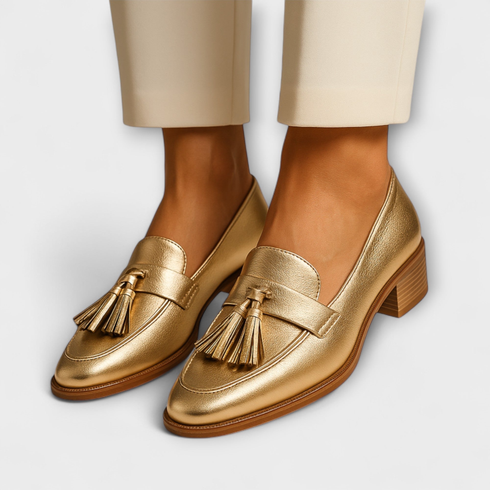 Magdaléna leather loafers with shiny tassels