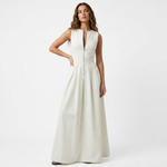 Sleeveless off-white fitted maxi dress with V-neck and tie at waist
