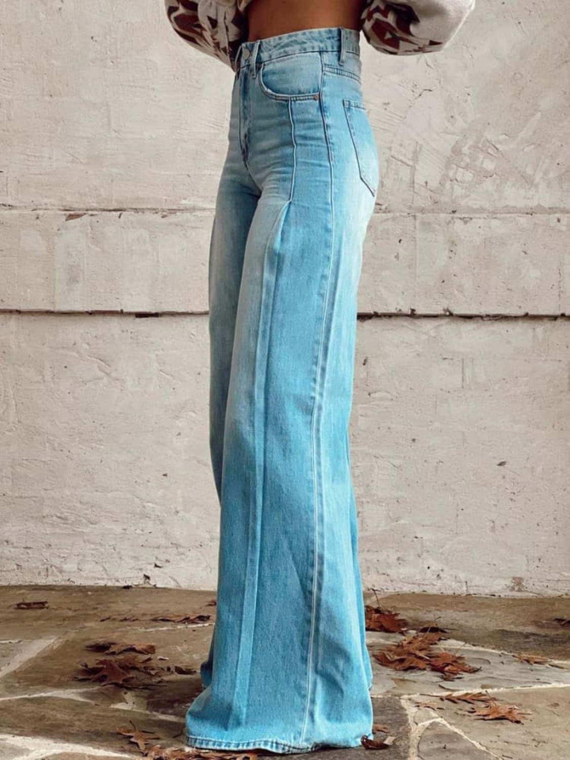 Light blue wide-leg denim pants with high waist, belt loops, button fly