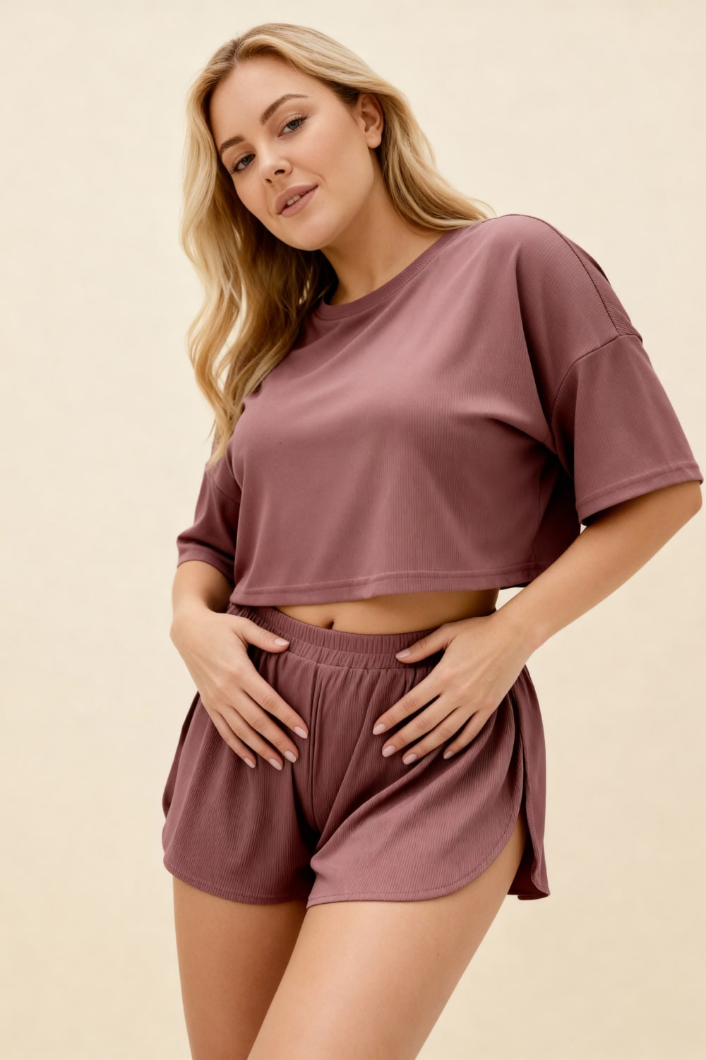 Mauve cropped pajama T-shirt and matching elastic-waist shorts