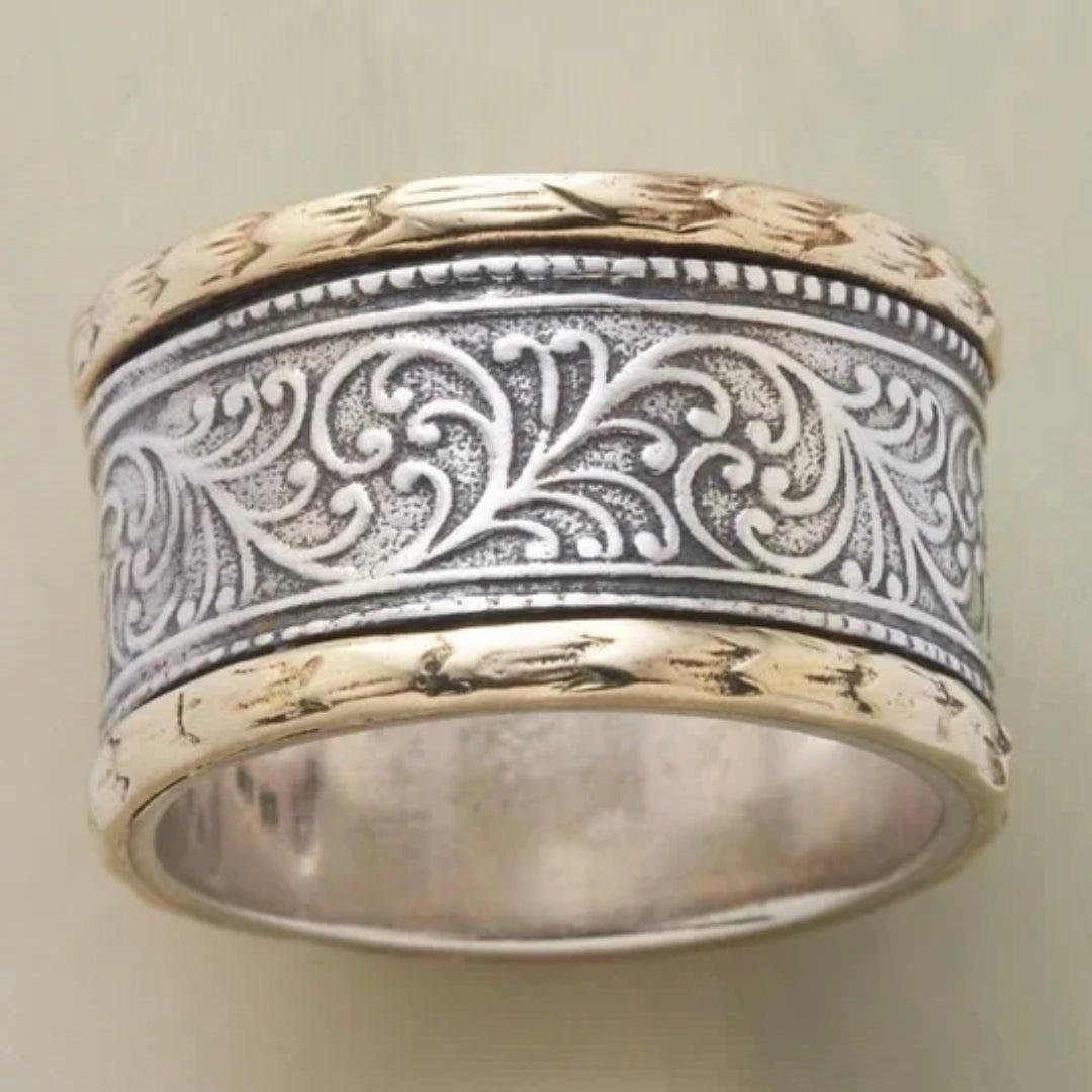 Two-tone vintage ring with engraved silver filigree and gold center stripe
