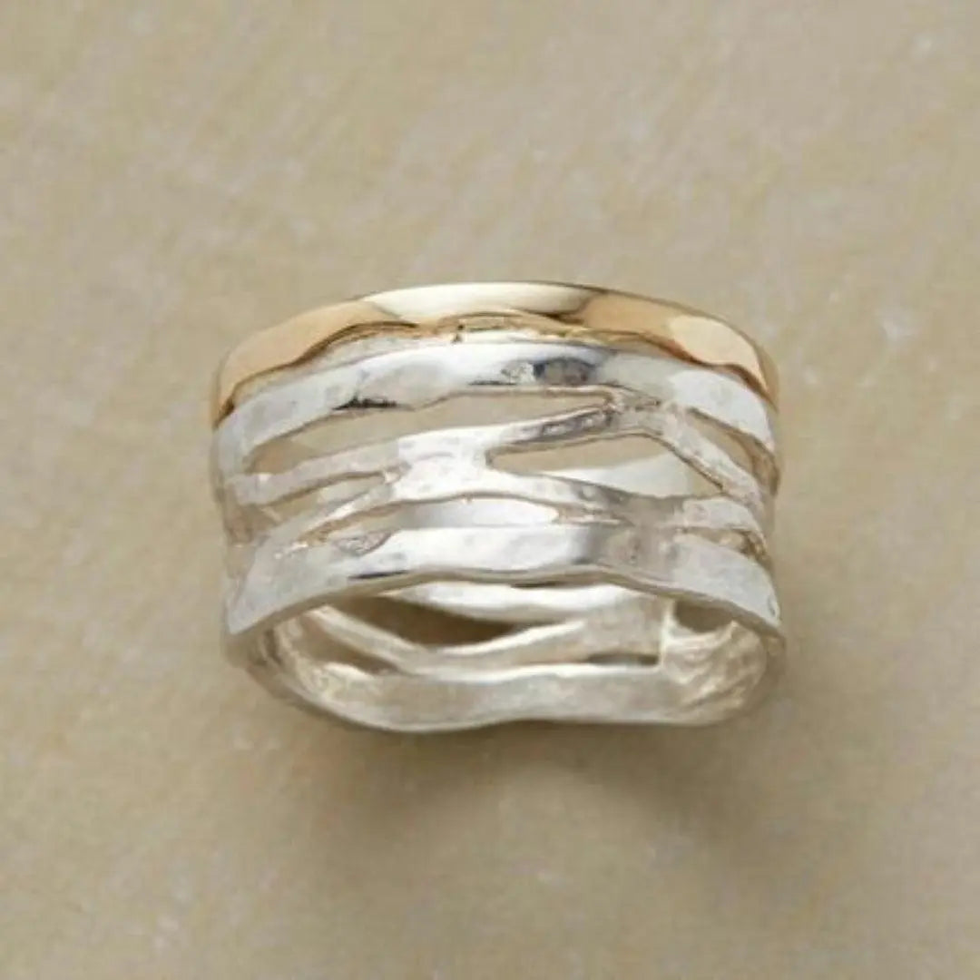 Two-tone vintage ring in gold and silver with wavy ridged band, polished metal