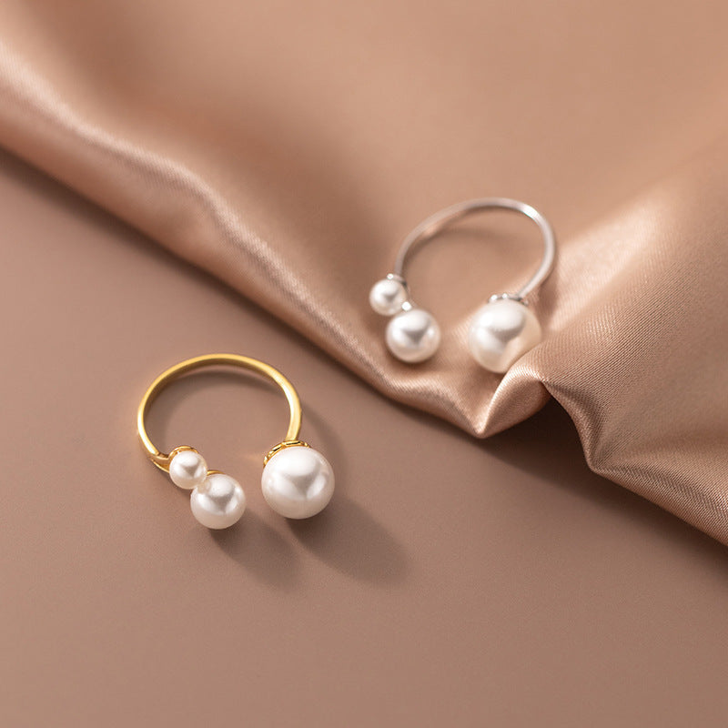 Triple-pearl ring set with gold and silver bands and three round pearls