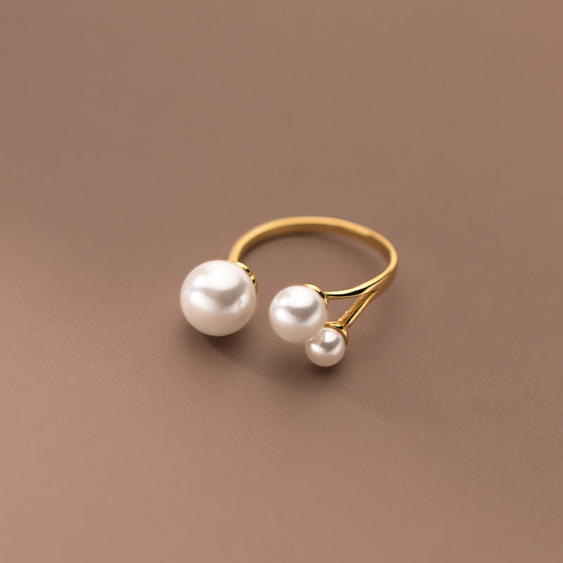 Gold triple-pearl adjustable ring with one large center pearl and two small pearls