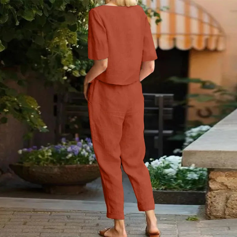 Lili linen two-piece set in rust-red: short-sleeve top and cropped pants (back)