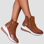 Orthopedic ankle boots in brown suede, side zipper, white cushioned sole.