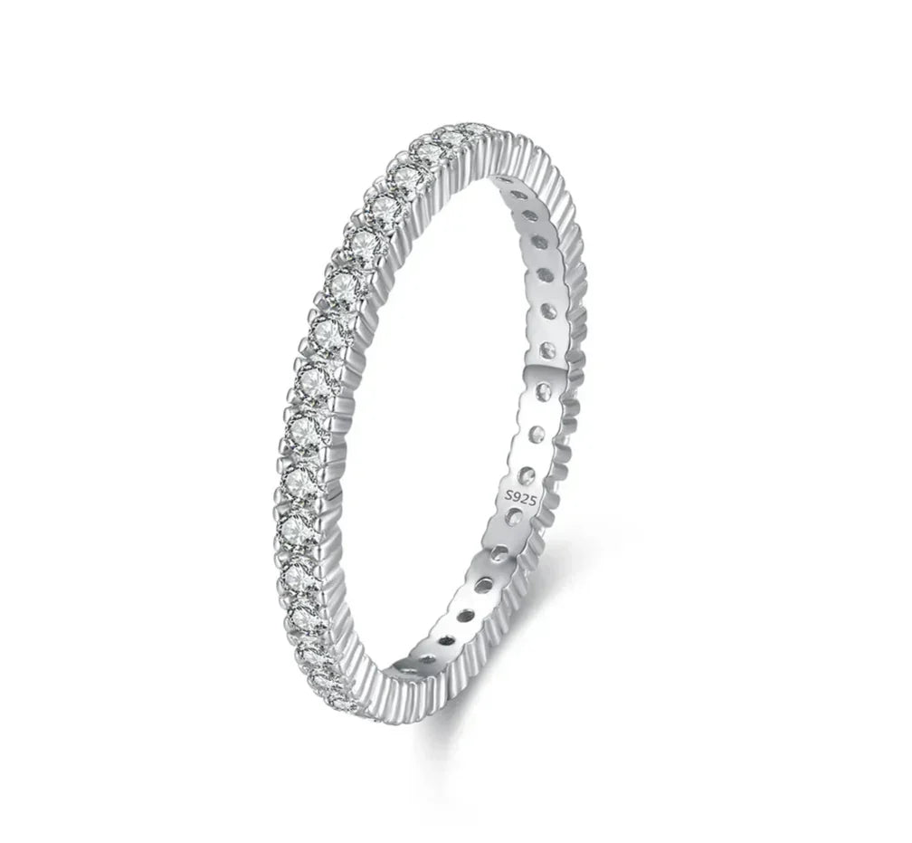 Eternity ring with pavé stones and ribbed silver band