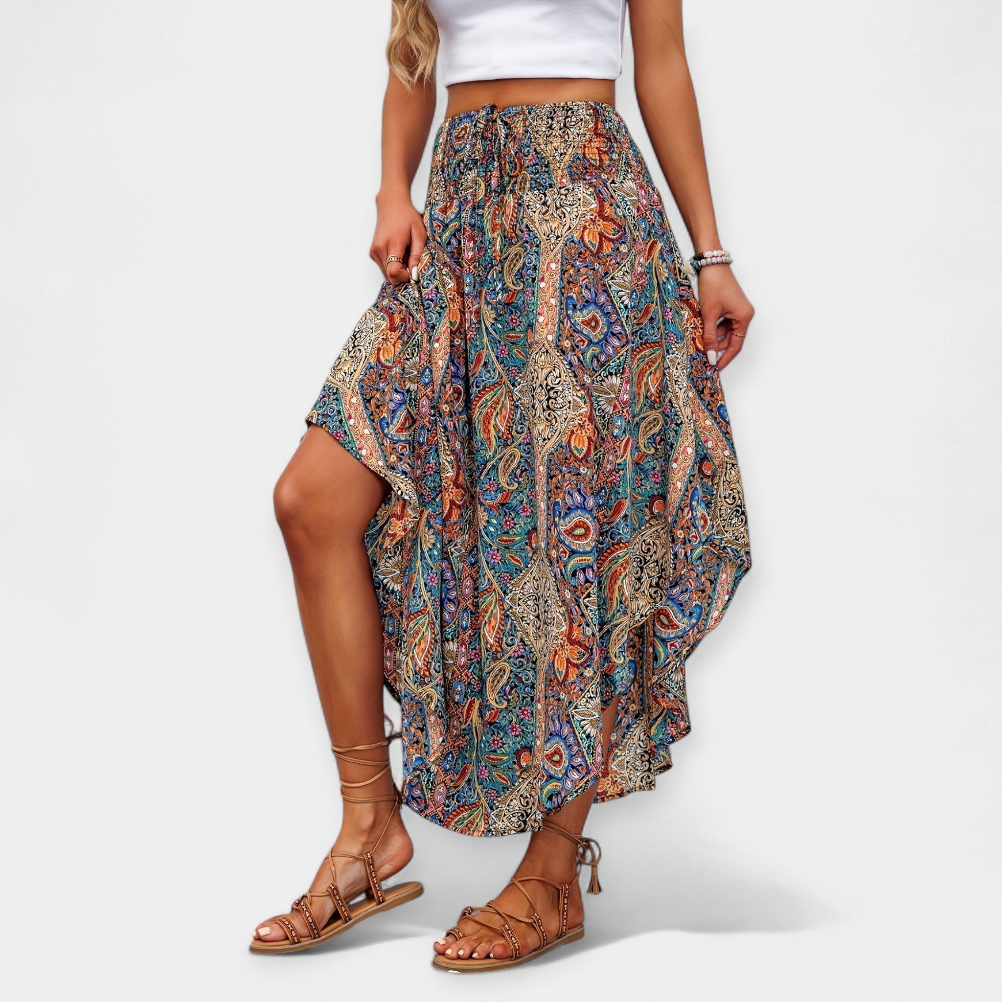 High-waisted midi skirt, paisley floral print, flowing gathered silhouette