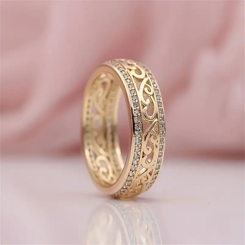 Gold filigree ring with pavé crystal edge