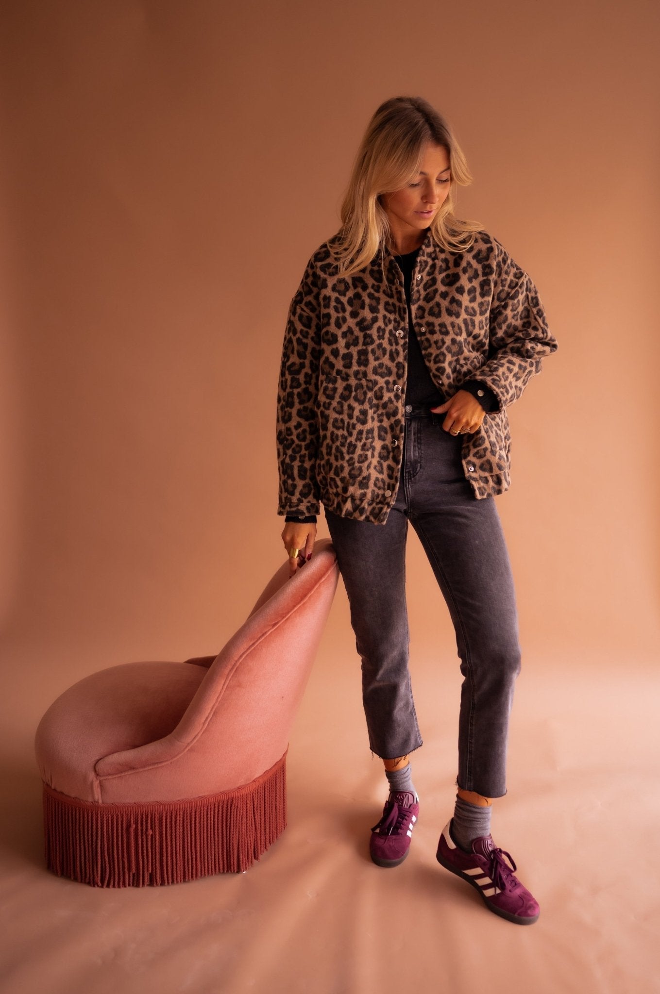 Leopard-print button-front jacket with long sleeves and chest pockets