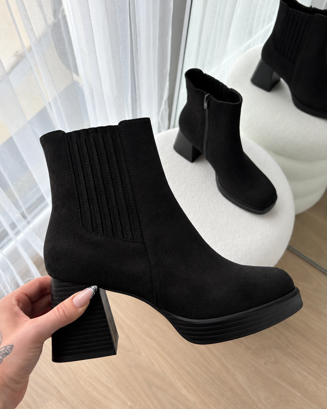 Black ankle boots with block heel and side elastic panels